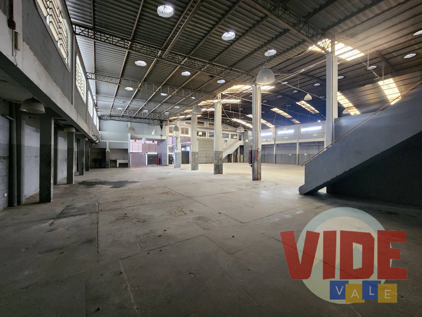 Depósito-Galpão-Armazém à venda, 1742m² - Foto 2