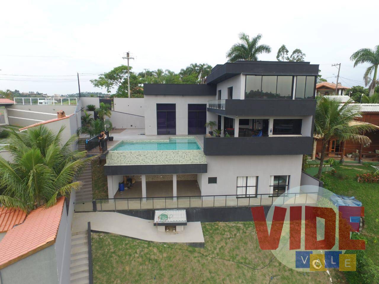 Casa de Condomínio à venda com 5 quartos, 900m² - Foto 1